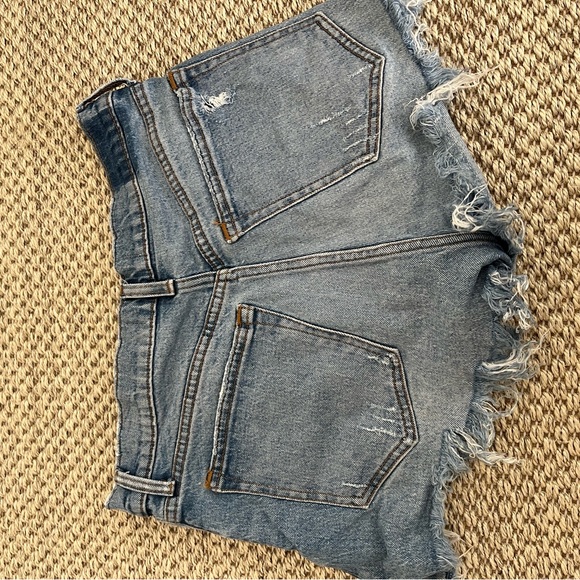 Abercrombie & Fitch The Mom High Rise Denim Shorts - Picture 2 of 3